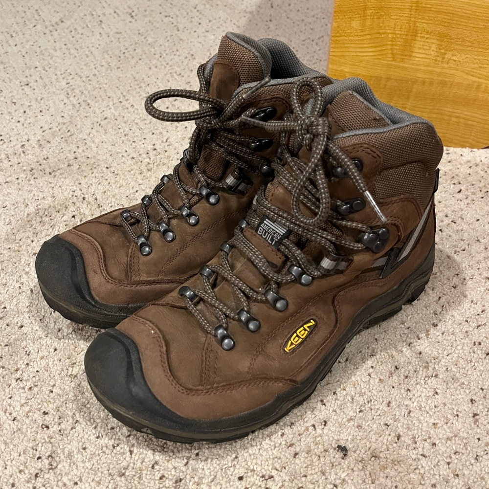 Keen Durand hiking boots 9.5
